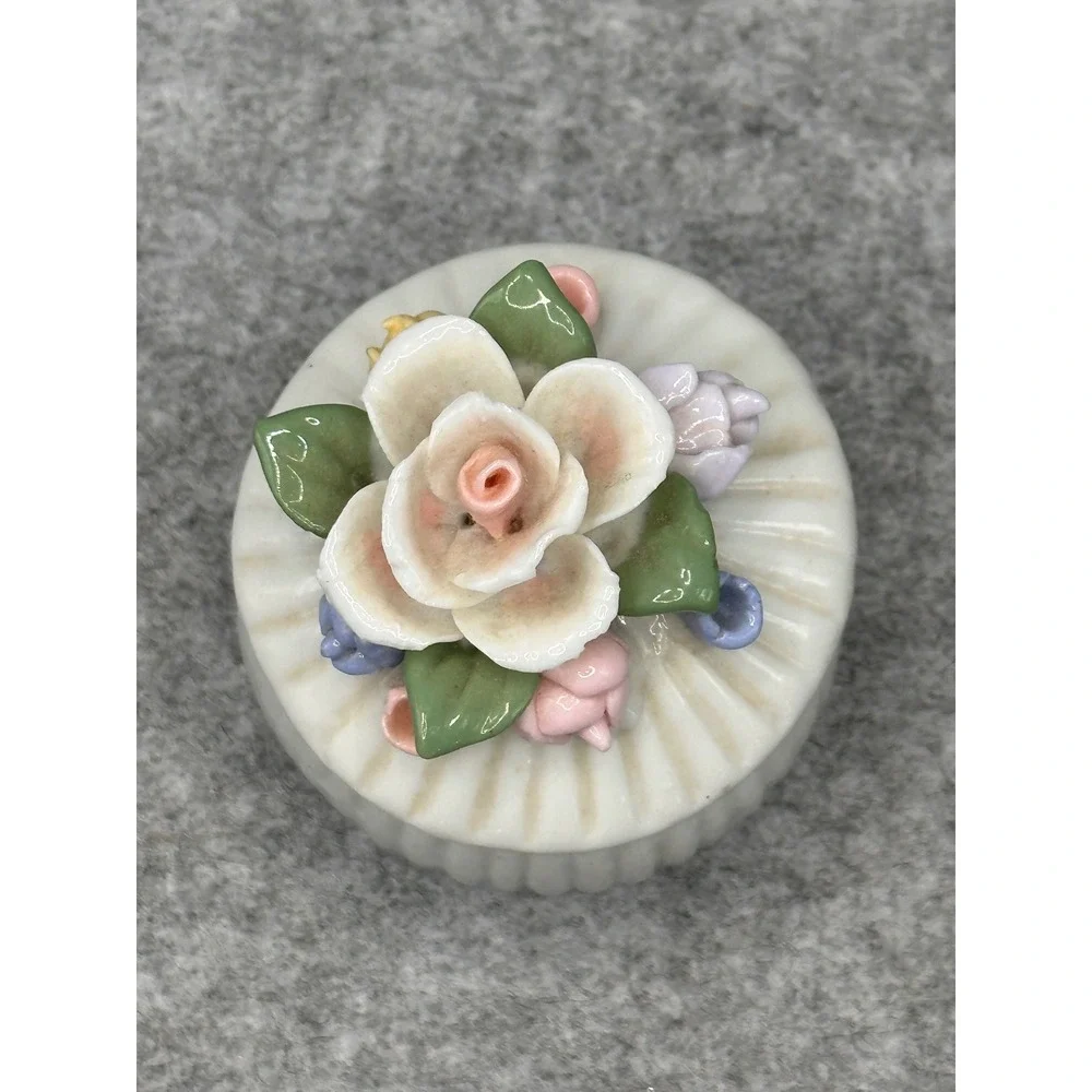 Vintage Ceramic Floral Trinket Box White 3D Flowers Ribbed Round Jewelry Dish